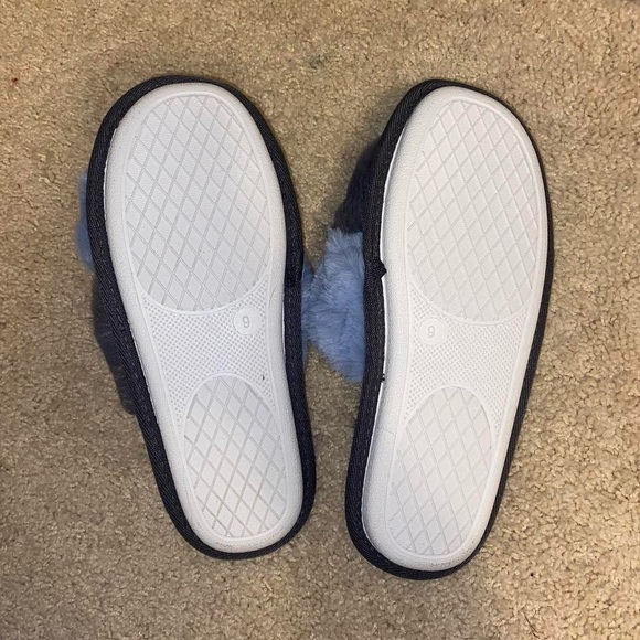 Fuzzy slippers - Picture 2 of 3
